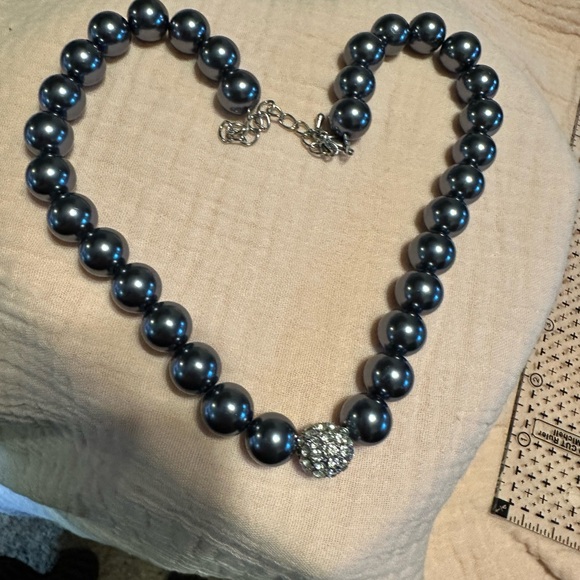 Elegant Black Pearl Necklace with Silver Clasp - Picture 2 of 2